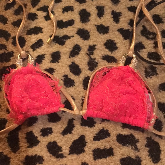 Beautiful beach bunny bathing suit - Picture 2 of 3